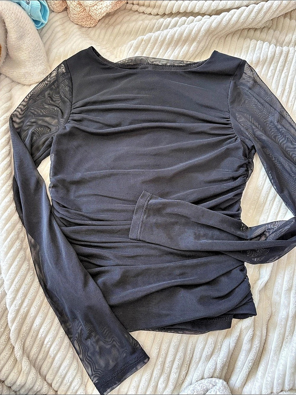Gaze Ruched Mesh Long Sleeve in Black. Women’s size small Like New